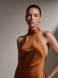 Vestido con cuello halter