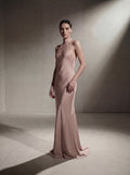 Vestido con cuello halter